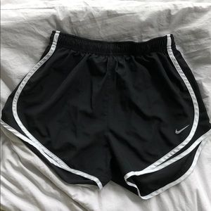 nike black and white tempo running shorts